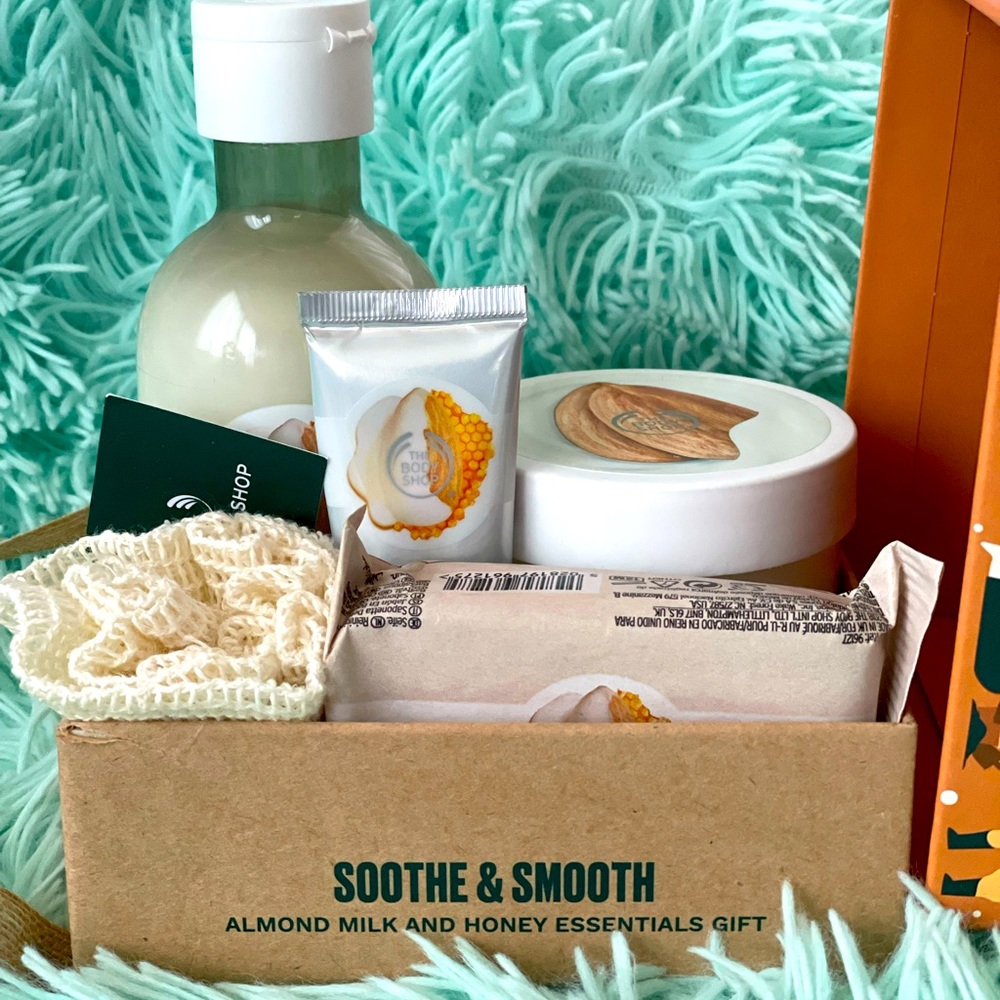 The Body Shop Almond and Honey Essentials Gift set